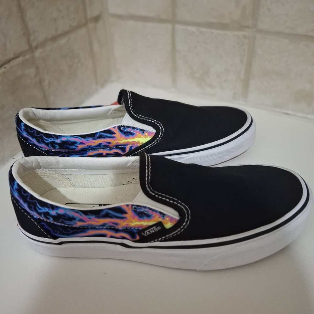Vans Black Electric Flames Shoes Size 6.5 NWT